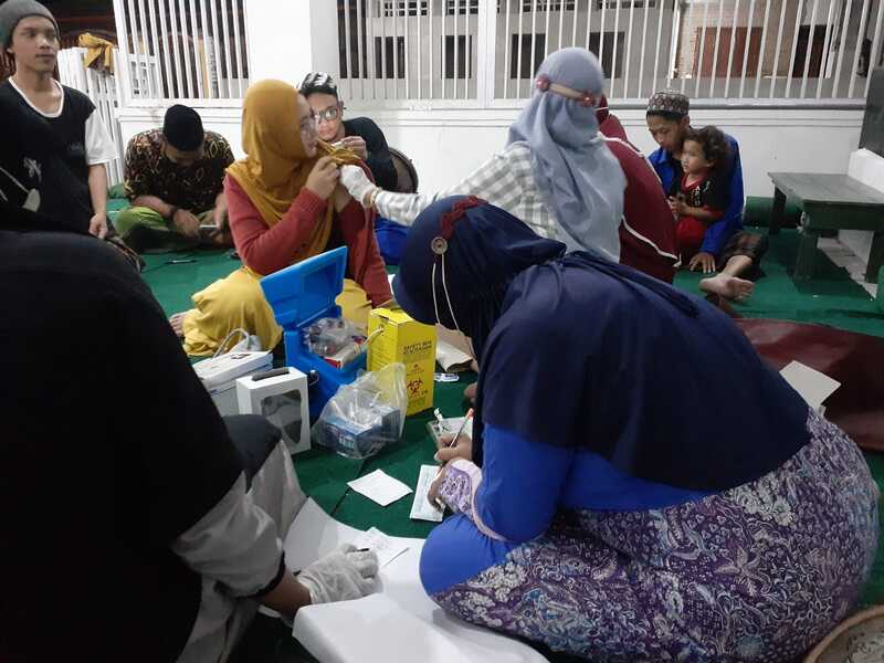 Puluhan Santri Al-Hidayat Sukseskan 1 juta Vaksinasi