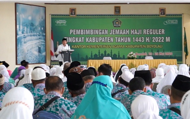 Kepala Kantor Kementerian Agama Kabupaten Boyolali, H. Hanif Hanani memberikan prakata dihadapan Jemaah Haji Kabupaten Boyolali