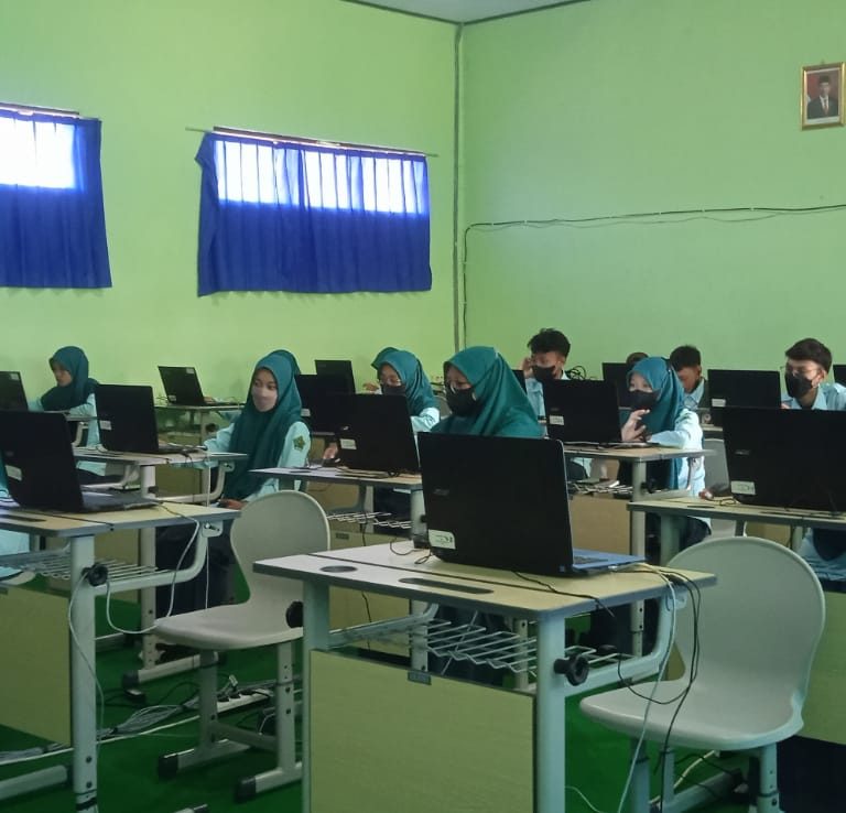 <strong>Antusiasme Siswa-Siswi MAN 4 Kebumen Mengikuti S</strong><strong>i</strong><strong>mulasi OSN</strong>
