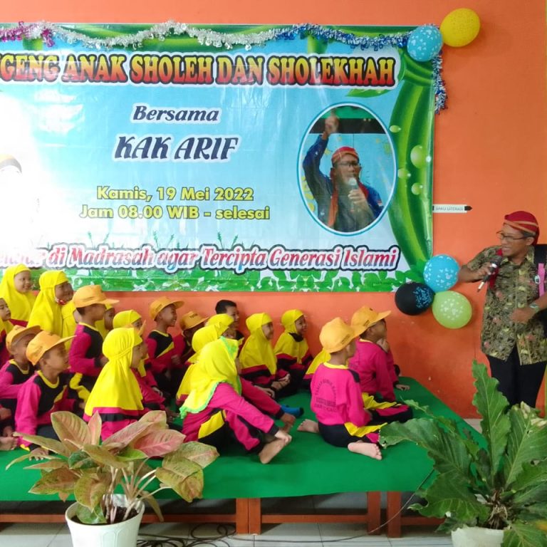 Sosialisasi PPDB, MI Roudlotush Sholihin Jemur Pejagoan Kebumen Hadirkan Pendongeng