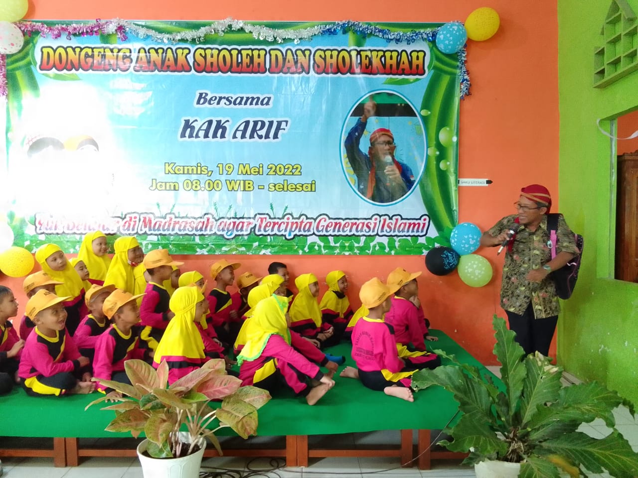 Sosialisasi PPDB, MI Roudlotush Sholihin Jemur Pejagoan Kebumen Hadirkan Pendongeng