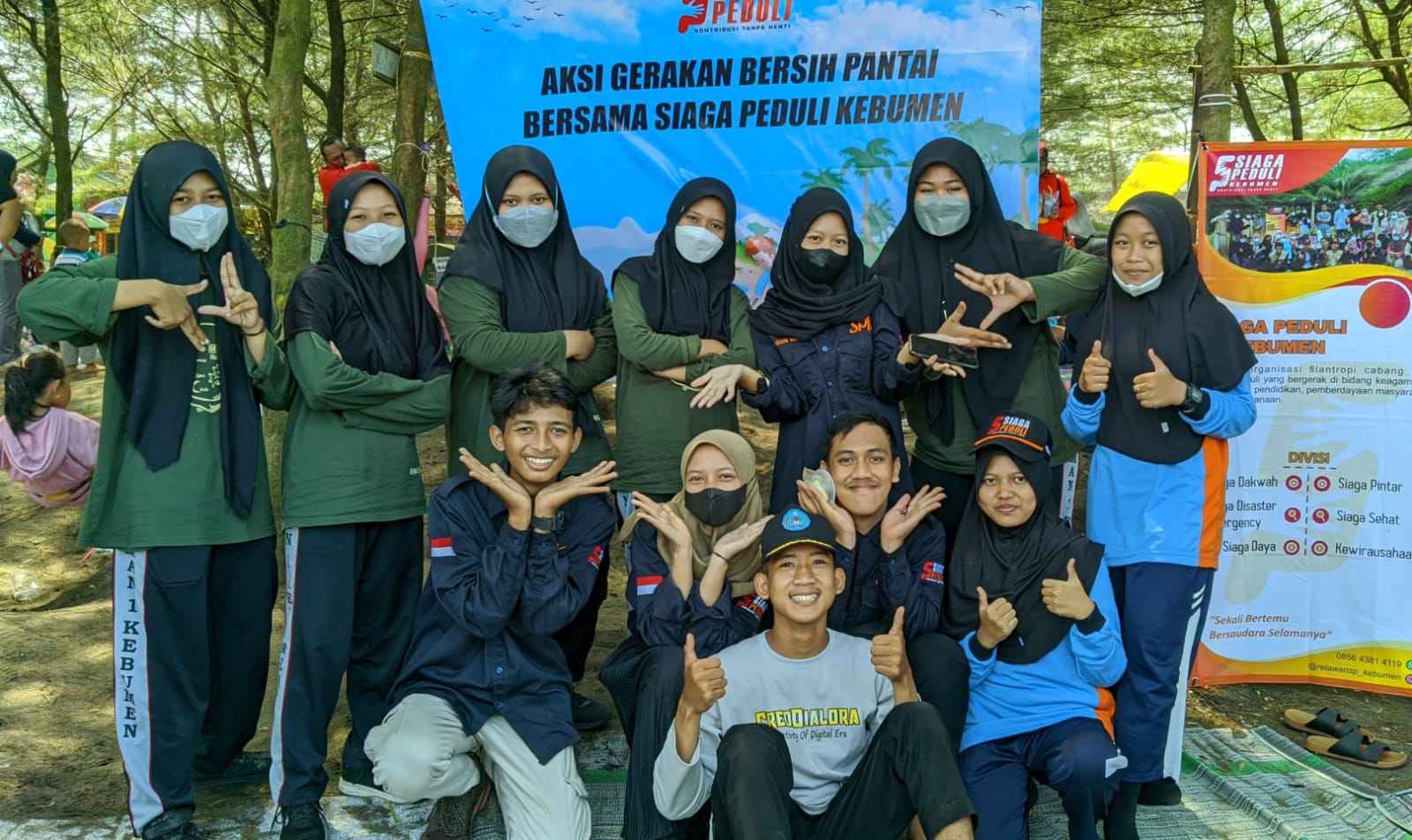 Siswa MAN 1 Kebumen Ikuti Aksi Gerakan Bersih Pantai Bersama Siaga Peduli Kebumen