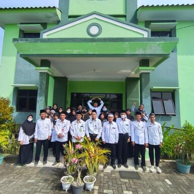 MIN 1 Rembang Adakan Silaturahmi ke Warga Sekitar