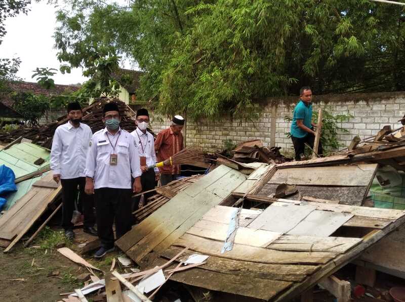 Diterpa Hujan, Kantin MTs Negeri 2 Rembang Roboh Rata dengan Tanah