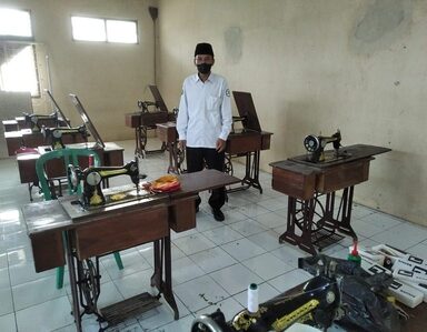 MTs Negeri 2 Rembang Bekali Siswa Keterampilan Menjahit