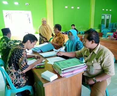 Monev BOS MI Kecamatan Purwanegara Berjalan Lancar