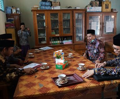 Monitoring Ujian Kesetaraan Wustho di Ponpes Assalafiyah Luwungragi Bulakamba