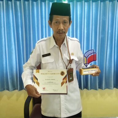 MTsN 2 Rembang Terima Penghargaan Website Literasi