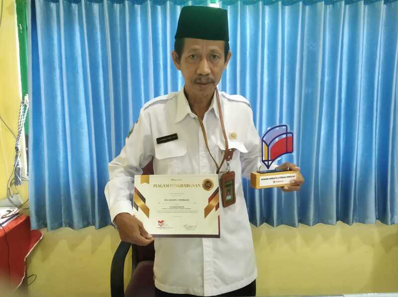 MTsN 2 Rembang Terima Penghargaan Website Literasi