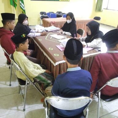 Calon Siswa Berbondong-bondong Daftar ke MTsN 2 Rembang