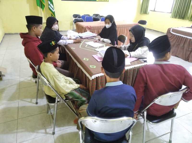 Calon Siswa Berbondong-bondong Daftar ke MTsN 2 Rembang