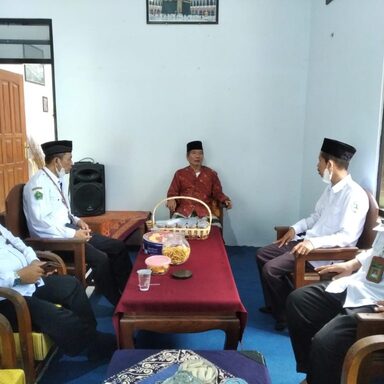 Bangun Silaturahmi, MTs Negeri 2 Rembang Sambangi Tokoh Agama