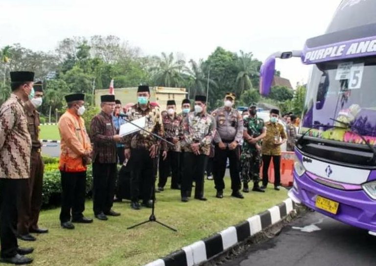 Jemaah Calon Haji Kloter 11-SOC Kabupaten Magelang Diberangkatkan