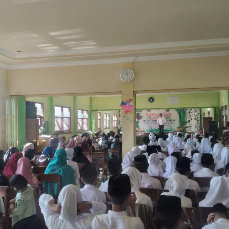 Pesan Kakankemenag Kepada Siswa MI Maarif yang Mengikuti Wisuda
