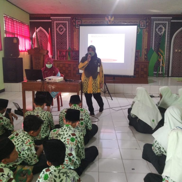 Gandeng Puskesmas Kutowinangun, MTs Negeri 3 Kebumen Sosialisasi Pentingnya Hidup Sehat
