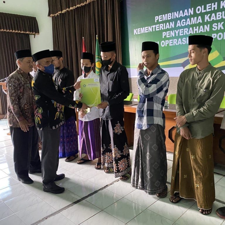 KakanKemenag Serahkan 114 (IJOP) Pondok Pesantren di Wilayah Kabupaten Magelang