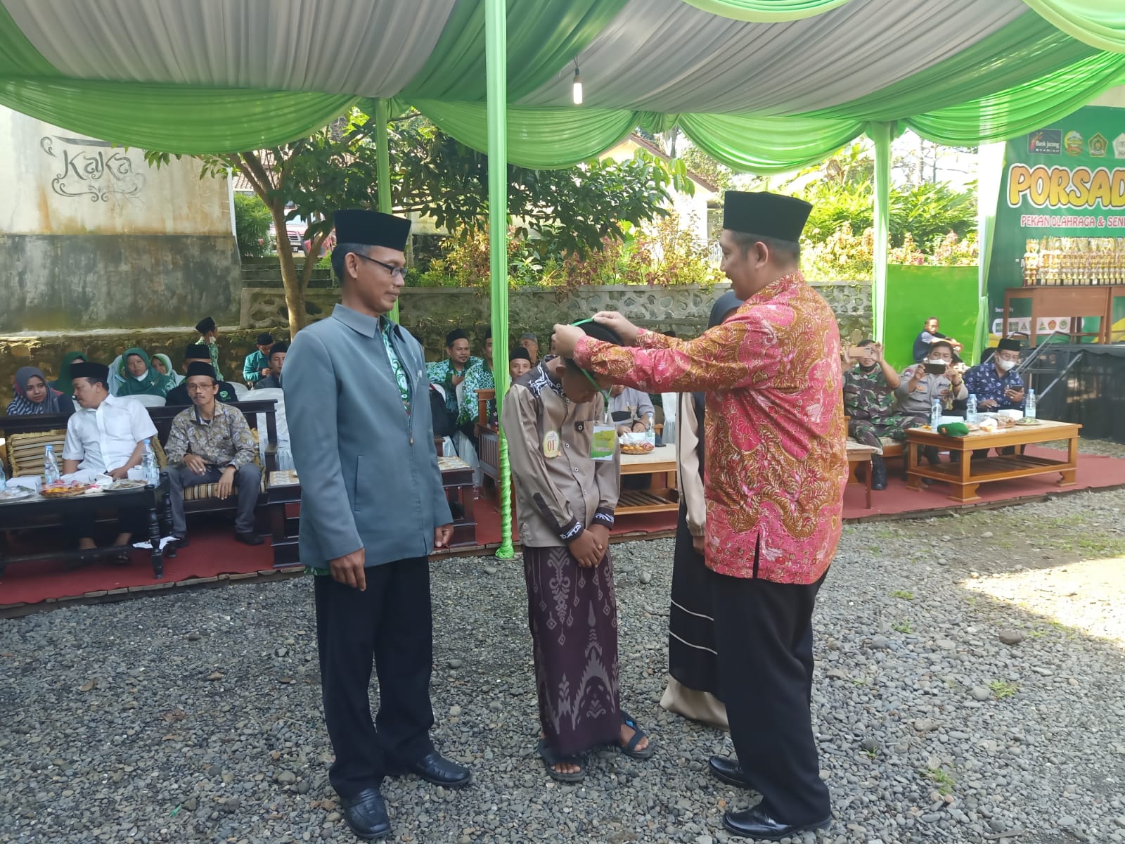 Buka Porsadin, Buru Atlit Berprestasi dari Madrasah