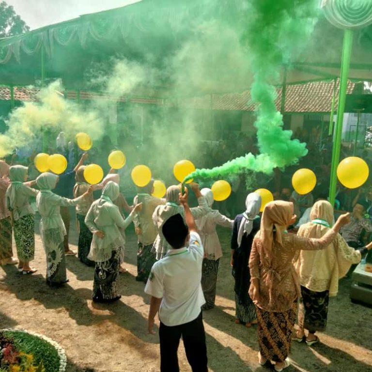 Wisuda Harlah MTs Ma’arif Karanganyar ke-35
