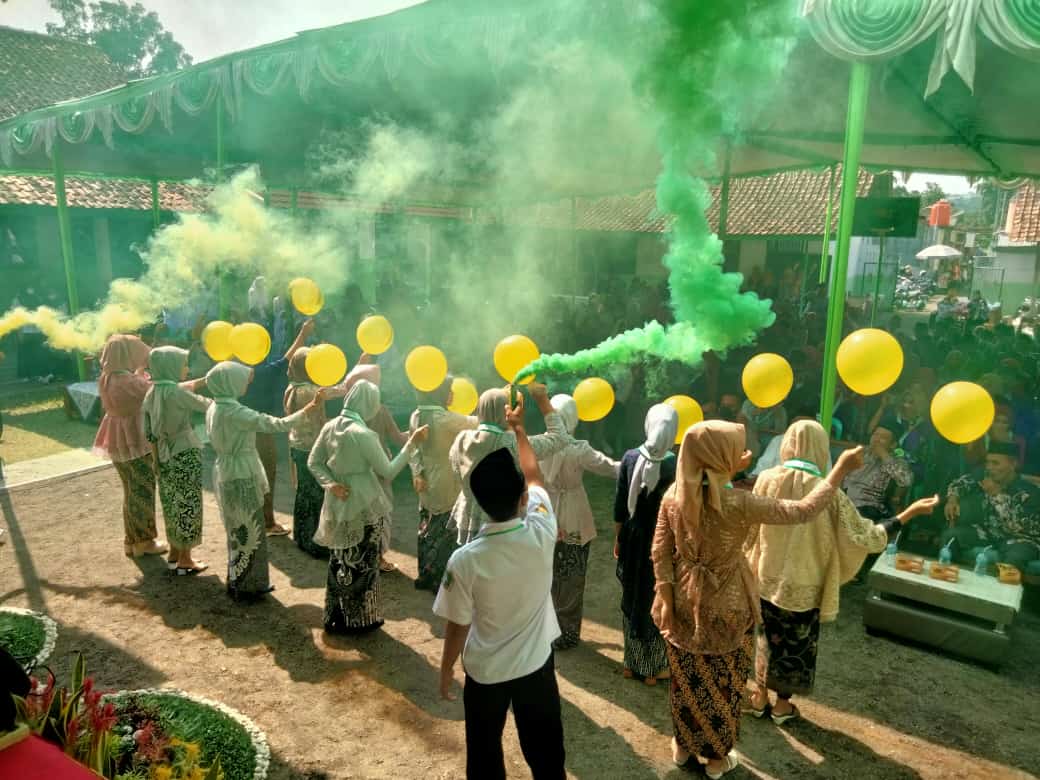 Wisuda Harlah MTs Ma’arif Karanganyar ke-35