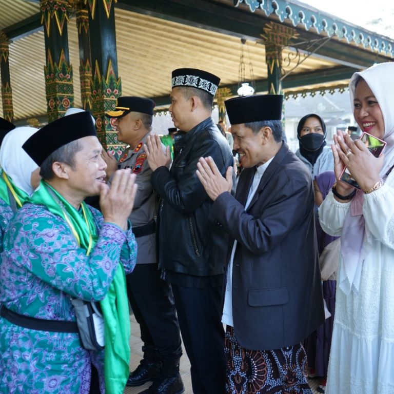 Enam Unit Bus, Boyong Seluruh Jemaah Haji Kloter 39 Wonosobo Menuju Solo