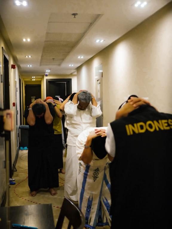 Jamaah Kloter 29 Banyumas, Lakukan Olah Raga Di Lorong Hotel