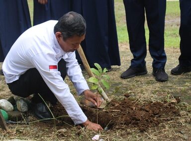 Bukti Cinta Kepala Tata Usaha Baru di Hari Lingkungan Hidup Sedunia