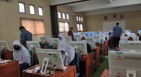MANDABARA Laksanakan Tes CBT untuk Seleksi Prestasi Akademik