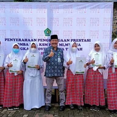 Delapan Siswa Megabara Terima Penghargaan Pra-KSM