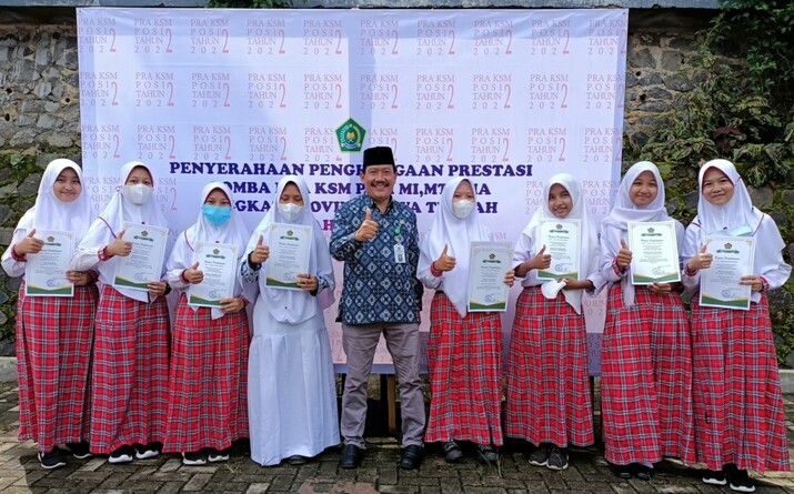 Delapan Siswa Megabara Terima Penghargaan Pra-KSM