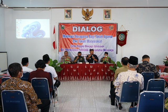 Camat Mojosongo memberikan sambutan pada acara Dialog Moderasi Beragama bagi Tokoh Beragama dan Tokoh Masyarakat