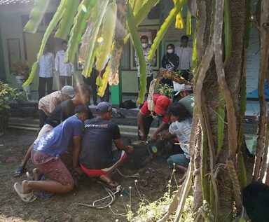 Kemenag Brebes Berbagi Qurban Dengan Masyarakat Sekitar &nbsp;