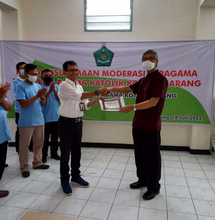 GPAK dan Penyuluh Agama Katolik Berikan Bantuan Donasi Pendidikan