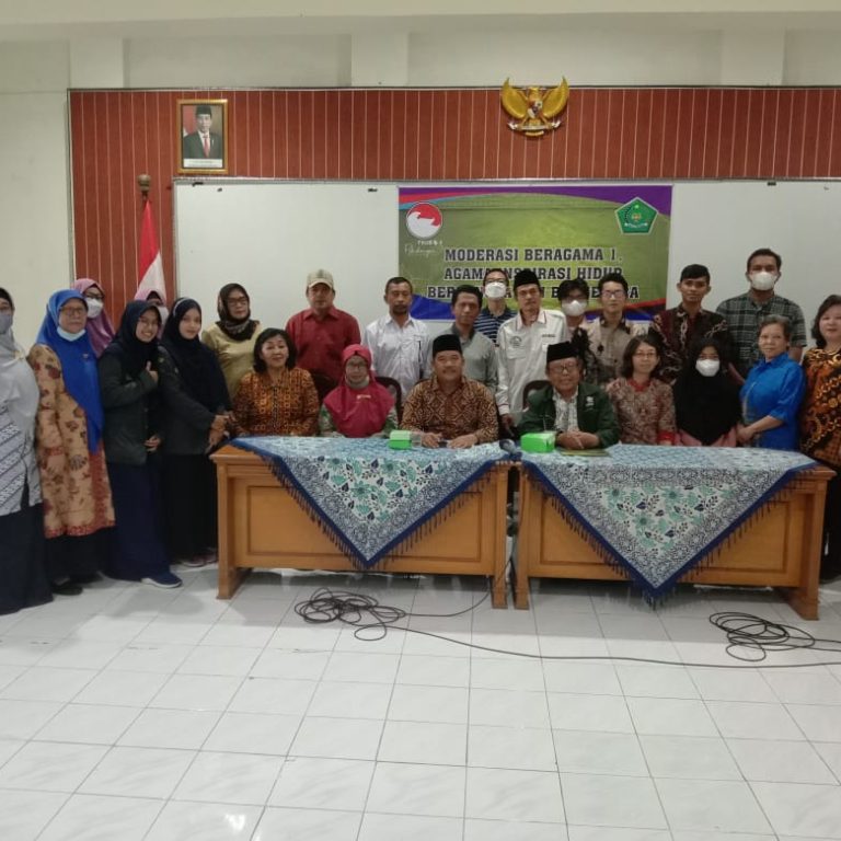 Kementerian Agama Melayani Semua Agama