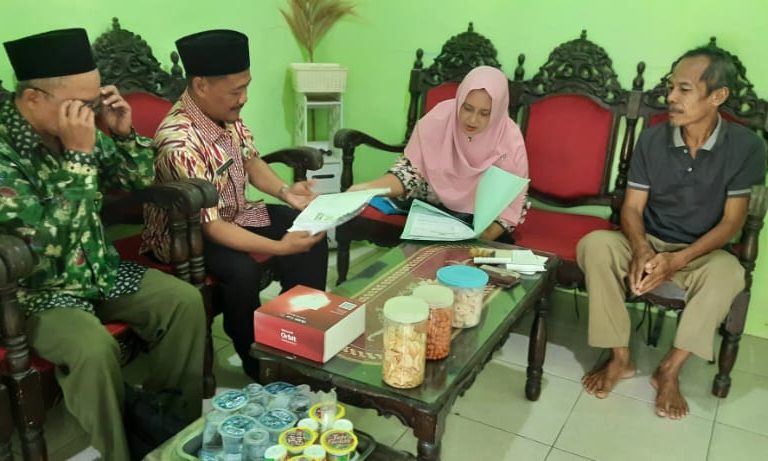 Komitmen Berikan Layanan Terbaik, Seksi PHU Kemenag Kebumen Jemput Bola Layanan Pembatalan Pendaftaran Haji