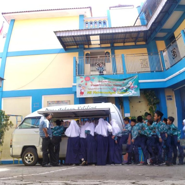 MI Muhammadiyah Kauman Sambut Kembali Perpustakaan Keliling di Madrasah.