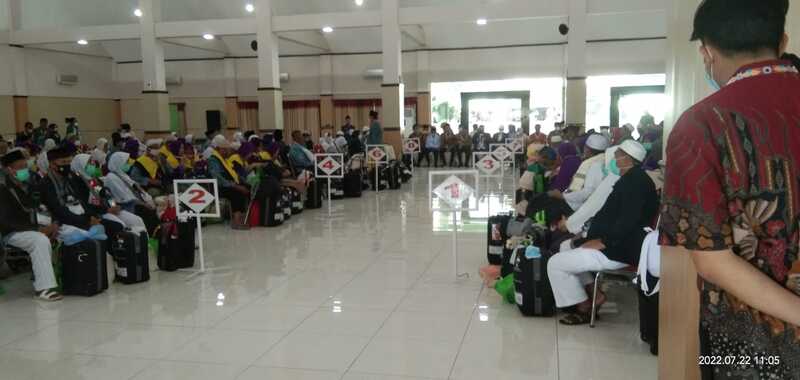 Jemaah Kloter 48 Sampai Debarkasi Solo, Langsung Jalani Swab PCR