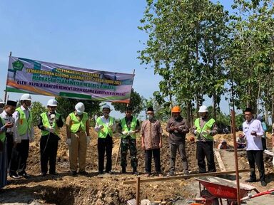 Peletakan Batu Pertama, Kakankemenag Minta Pembangunan Ponpes Nurul Hikam Cepat Rampung