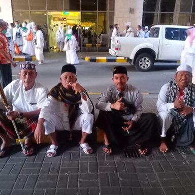 Jemaah Haji Indonesia Diimbau Tertib ketika Merokok