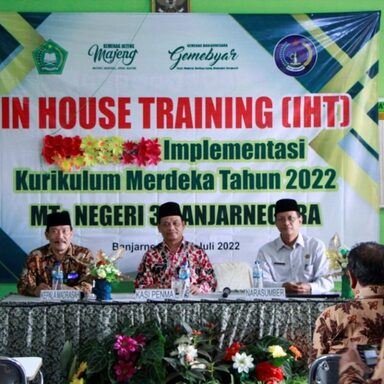 Terapkan Kurikulum Merdeka, MTs Negeri 3 Banjarnegara Laksanakan IHT