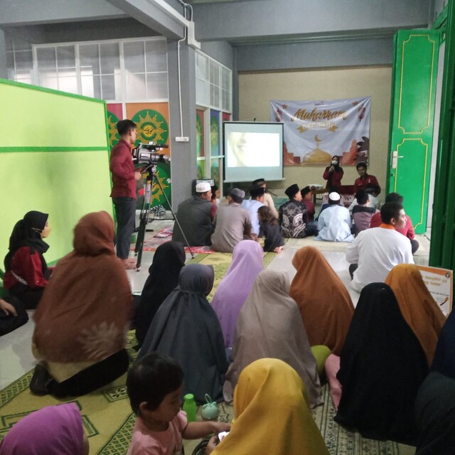 Santri Trenmu KH Ahmad Dahlan Ikuti Acara Muharram Berbagi yang diadakan Lazismu
