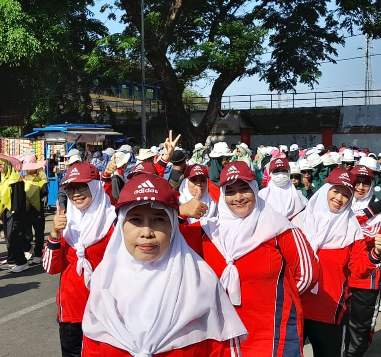ASN Kemenag Kudus Ikuti Lomba Gerak Jalan Memeriahkan HUT RI  77￼