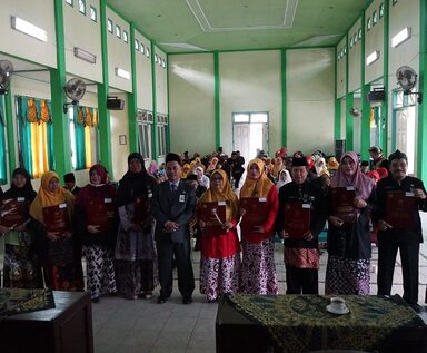 129 ASN Kemenag Brebes Menerima Anugerah Satyalancana Karya Satya