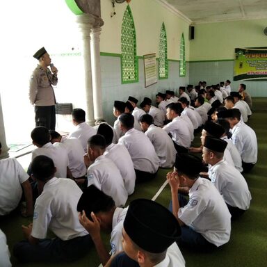 Siswa MTsN 2 Magelang Mendapatkan Penyuluhan Terkait Tindak Kekerasan