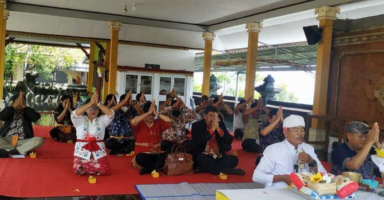 UHN IGB Sugriwa Denpasar Kunjungi Pura Agung Girinatha Semarang