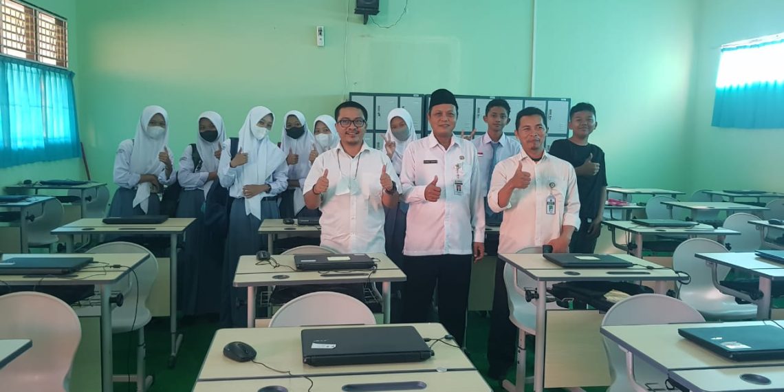 Tim Teknis AKMI Kanwil Jawa Tengah Pantau Langsung Simulasi AKMI di MAN 4 Kebumen