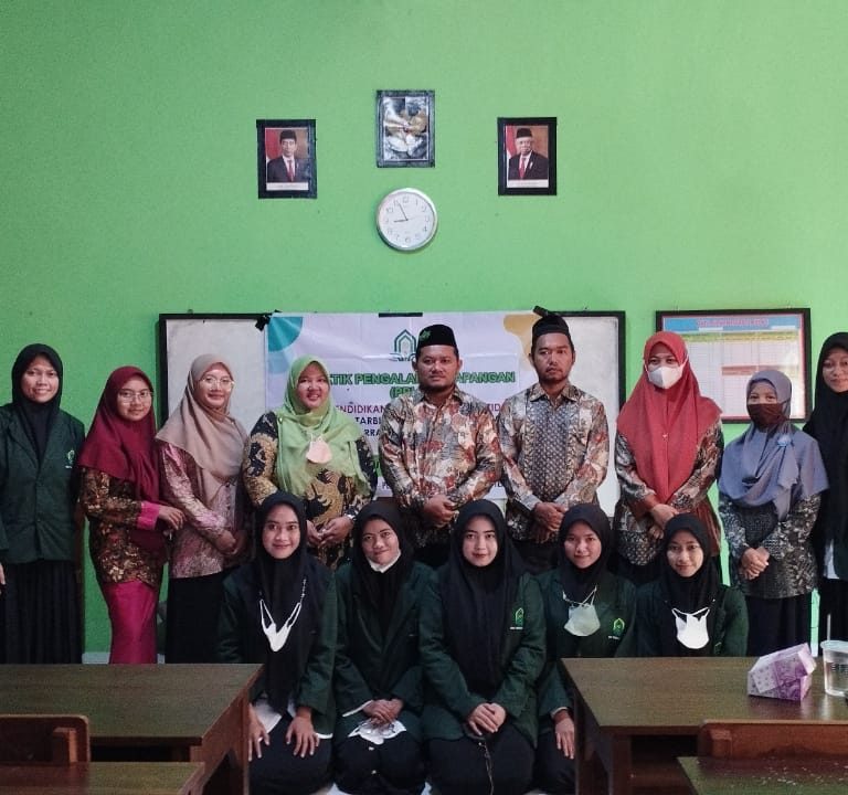 Praktik Mengajar Memantapkan Mahasiswa Menjadi Calon Pendidik Profesional