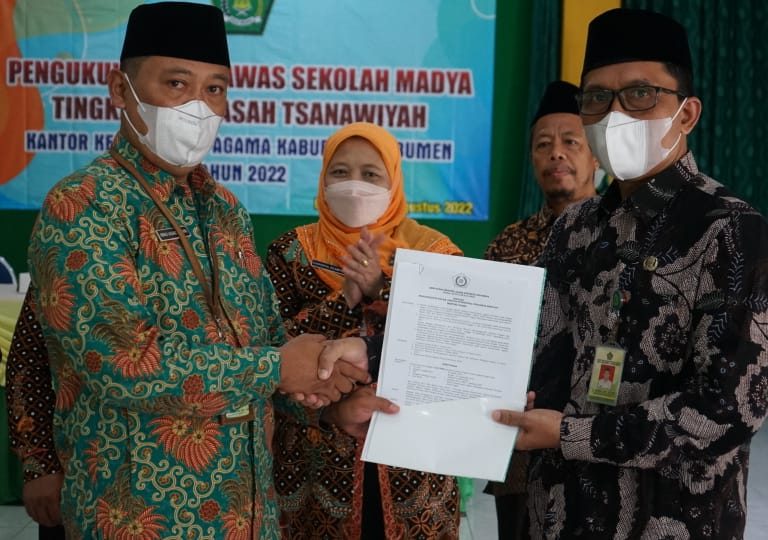 Kukuhkan Pengawas Sekolah, Ini Pesan Kakankemenag