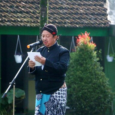 Upacara Hari Kemerdekaan RI ke 77 dengan Balutan Pakaian Adat