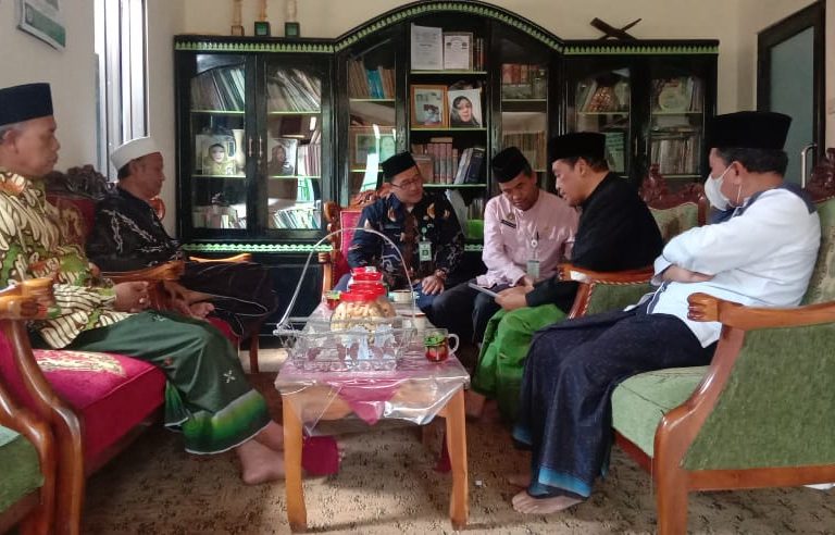 KUA Kertek Dampingi Ikrar Tanah Wakaf Seluas 3789 M2