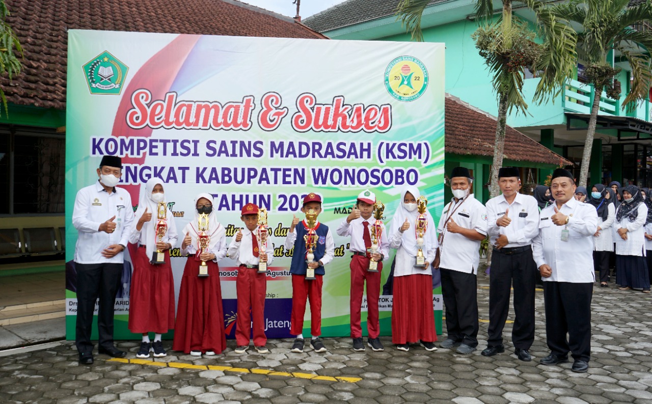 Penyerahan Piala dan Piagam Juara KSM Tahun 2022 Tingkat Kabupaten Wonosobo